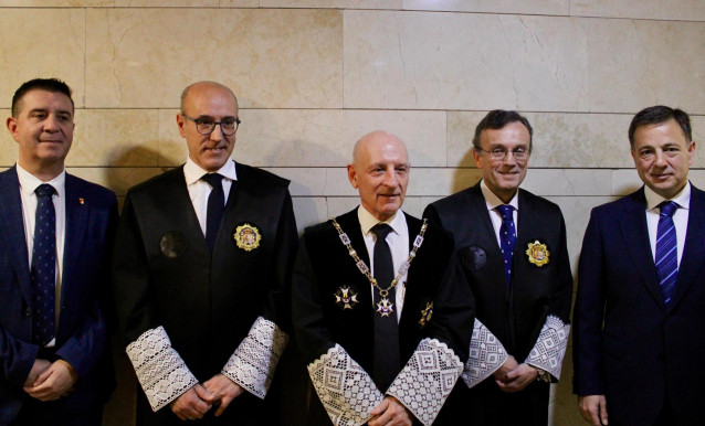 Acto de homenaje con motivo de la concesión de la Cruz Distinguida de Primera Clase de la Orden de San Raimundo de Peñafort al presidente de la Audiencia Provincial, César Monsalve, y al magistrado José Ramón Solís.
