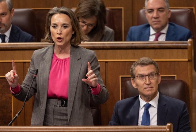 La secretaria generla del PP, Cuca Gamarra, interviene durante una sesión de control al Gobierno, en el Congreso de los Diputados, a 13 de marzo de 2024, en Madrid (España).  El denominado 'caso Koldo', la supuesta trama de mordidas en contratos de materi