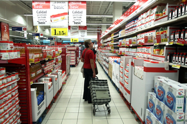 Archivo - El 63% de los hogares tiene dificultades para llegar a fin de mes, según OCU.
