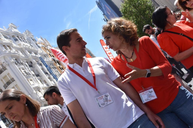 Archivo - La ministra de Hacienda, María Jesús Montero y Juan Lobato