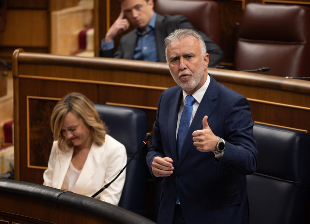 El ministro de Política Territorial y Memoria Democrática, Ángel Víctor Torres, interviene a una sesión de control al Gobierno, en el Congreso de los Diputados, a 13 de marzo de 2024, en Madrid (España).  El denominado 'caso Koldo', la supuesta trama de m