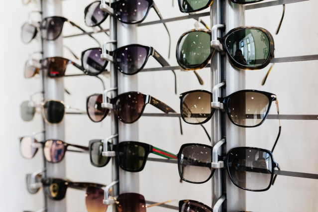 Archivo - Recurso de gafas de sol.