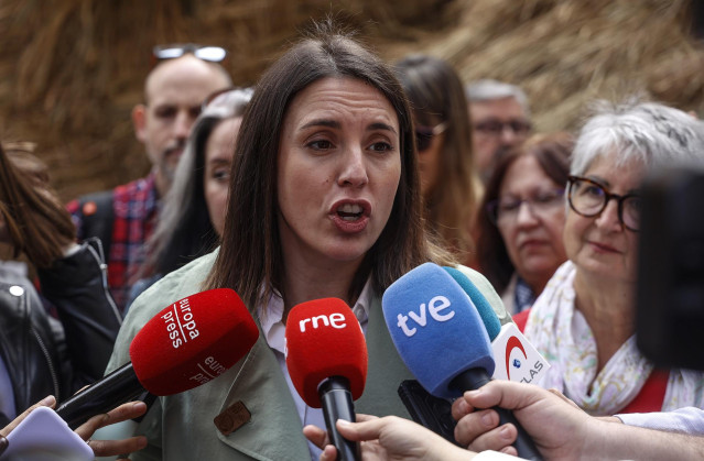 La candidata de Podemos a las elecciones europeas, Irene Montero, ha asegurado este lunes en su visita a las Fallas de Valencia que en el actual Gobierno 