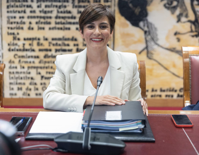 La ministra de Vivienda y Agenda Urbana, Isabel Rodríguez, comparece durante una Comisión de Vivienda y Agenda Urbana, en el Senado, a 18 de marzo de 2024, en Madrid (España).