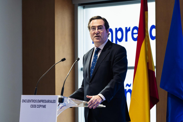 El presidente de CEOE, Antonio Garamendi, interviene durante el encuentro empresarial entre CEO Y CEPYME, en la sede de la CEOE, a 19 de marzo de 2024, en Madrid (España).