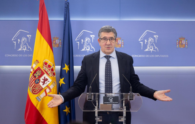 El portavoz del PSOE en el Congreso, Patxi López, durante una rueda de prensa anterior a la Junta de Portavoces, en el Congreso de los Diputados, a 19 de marzo de 2024, en Madrid (España).