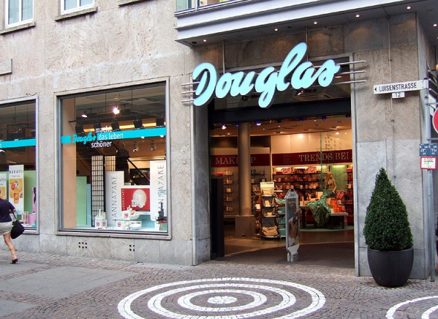 Archivo - Perfumería de la marca Douglas.