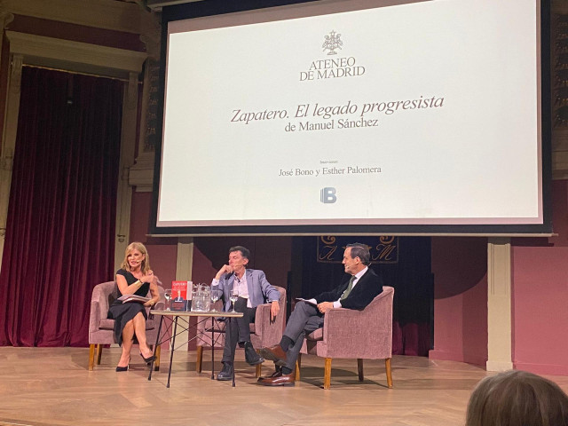 El expresidente del Congreso de los Diputados y exministro de Defensa José Bono en la presentación del libro 'Zapatero, el legado progresista' de Manuel Sánchez, junto al autor y la periodista Esther Palomera