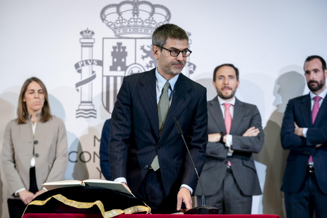 Israel Arroyo Martínez (c), secretario de Estado de Economía y Apoyo a la Empresa.