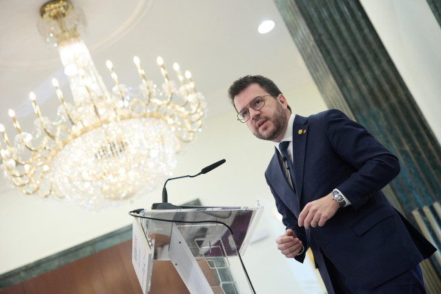 El presidente de la Generalitat de Catalunya, Pere Aragonès, interviene durante un desayuno informativo de Europa Press