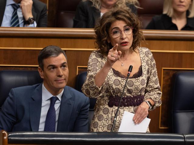 La vicepresidenta primera y ministra de Hacienda, María Jesús Montero, interviene durante una sesión de control al Gobierno, en el Congreso de los Diputados, a 13 de marzo de 2024, en Madrid (España).