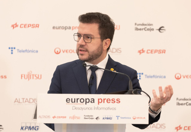 El presidente de la Generalitat de Catalunya, Pere Aragonès, interviene durante un desayuno informativo de Europa Press, en el Hotel InterContinental Madrid, a 20 de marzo de 2024, en Madrid (España).