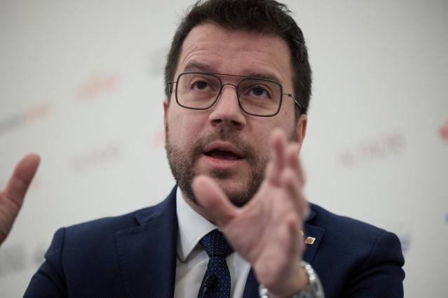 El presidente de la Generalitat de Catalunya, Pere Aragonès, interviene durante un desayuno informativo de Europa Press, en el Hotel InterContinental Madrid, a 20 de marzo de 2024, en Madrid (España).