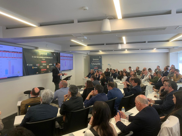 La renovación de flotas impulsa un 15% las exportaciones de vehículos de ocasión en 2023.