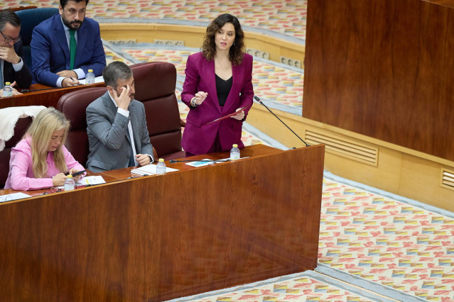 La presidenta de la Comunidad de Madrid, Isabel Díaz Ayuso, en el Pleno de la Asamblea