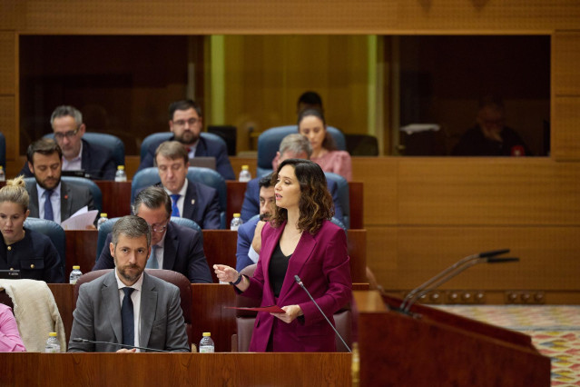 La presidenta de la Comunidad de Madrid, Isabel Díaz Ayuso, interviene durante un pleno en la Asamblea de Madrid, a 21 de marzo de 2024, en Madrid (España)