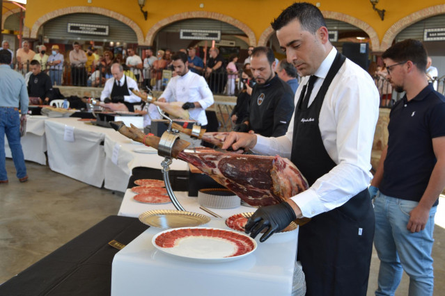 Archivo - Alejandro Martín gana el XIV Concurso nacional de Cortadores en Jerez de los Caballeros