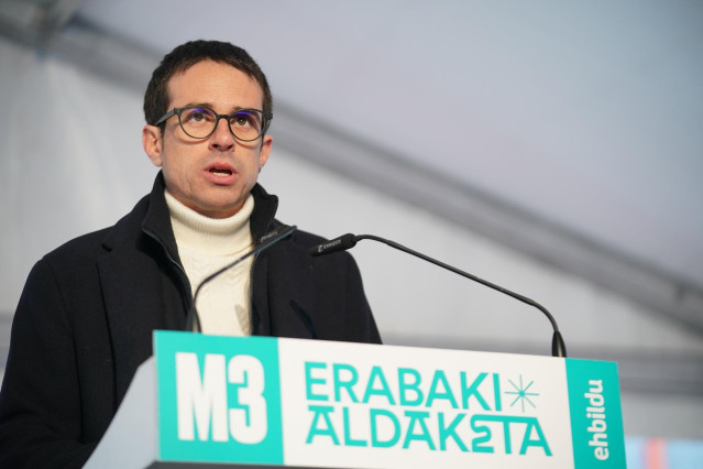 El candidato a Lehendakari de EH Bildu, Pello Otxandiano, en un acto en VItoria