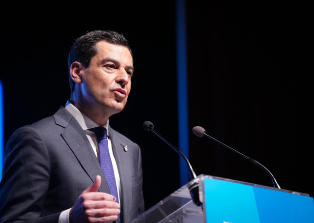 El presidente de la Junta de Andalucía, Juanma Moreno, clausura el IV Foro Económico de El Español en Andalucía. A 14 de marzo de 2024, en Sevilla (Andalucía, España). (Foto de archivo).