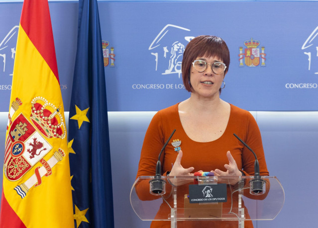 La portavoz de Compromís y adjunta de Sumar en el Congreso, Àgueda Micó, durante una rueda de prensa anterior a la reunión de la Junta de Portavoces, en el Congreso de los Diputados, a 12 de marzo de 2024, en Madrid (España).