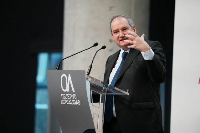 El ministro de Industria y Turismo, Jordi Hereu, interviene durante la mesa redonda 'Reindustrialización: un pacto por el futuro de la industria', en el Palacio Euskalduna, a 21 de marzo de 2024, en Bilbao, Vizcaya, País Vasco (España).