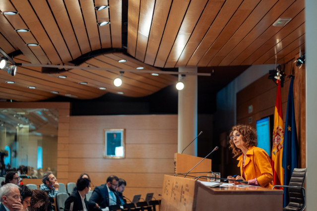La vicepresidenta primera del Gobierno y ministra de Hacienda, María Jesús Montero, durante una rueda de prensa para presentar el avance del cierre de la ejecución presupuestaria del conjunto de las Administraciones Públicas del ejercicio 2023, en el Mini