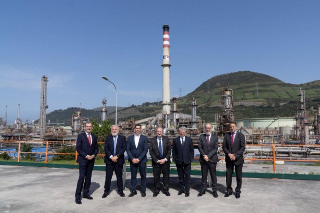 Visita del ministro de Industria, Jordi Hereu, a Petronor