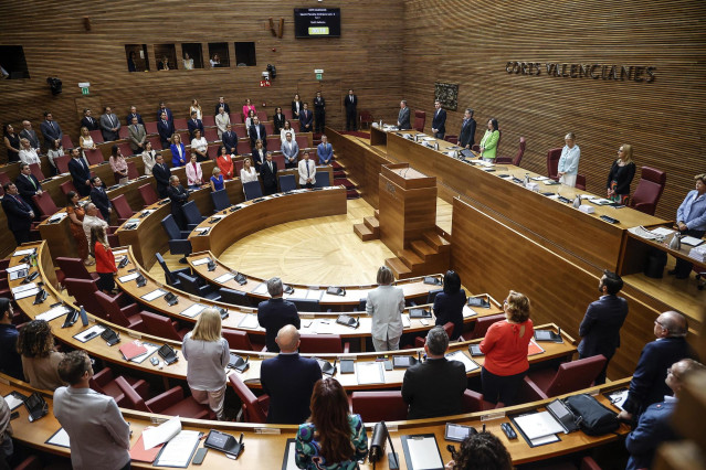 Archivo - Minuto de silencio en el hemiciclo de Les Corts