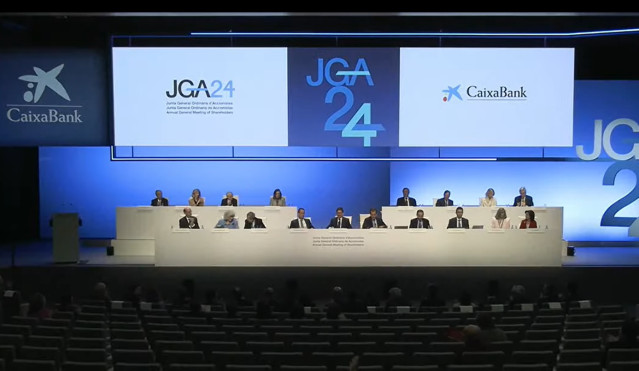 El equipo directivo de CaixaBank durante la Junta General de Accionistas de la entidad