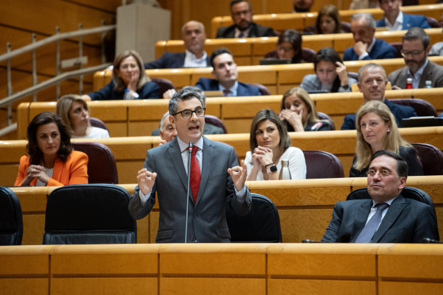 El ministro de la Presidencia, Justicia y Relaciones con las Cortes, Félix Bolaños (c), durante un pleno en el Senado, a 19 de marzo de 2024, en Madrid (España). La Mesa del Senado ha dado el visto bueno a tramitar la proposición de Ley orgánica de Amnist
