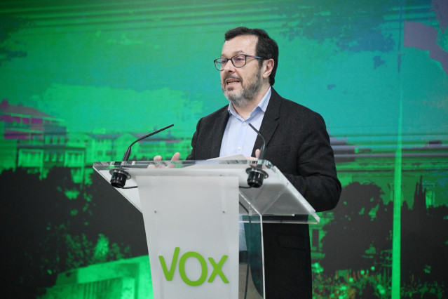 El nuevo portavoz de VOX, José Antonio Fúster, durante una rueda de prensa posterior a la reunión del Comité de Acción Política de Vox.