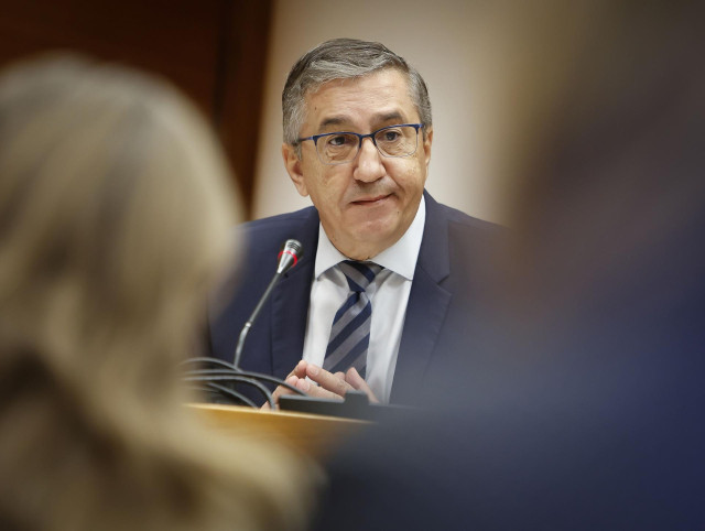 Archivo - El conseller d’Educació, Universitats i Ocupació, José Antonio Rovira,