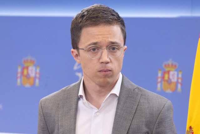 El portavoz de Sumar en el Congreso, Iñigo Errejón, ofrece una rueda de prensa, en el Congreso de los Diputados, a 21 de marzo de 2024, en Madrid (España).
