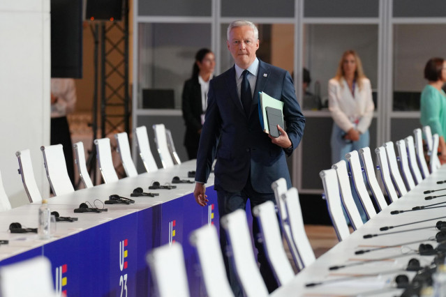 Archivo - El ministro de Finanzas de Francia, Bruno Le Maire, a su llegada a la reunión informal de ministros de economía en el marco de la Presidencia de España del Consejo de Unión Europea, a 15 de septiembre de 2023, en Santiago de Compostela, A Coruña