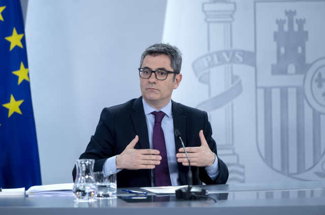 El ministro de la Presidencia, Justicia y Relaciones con las Cortes, Félix Bolaños, durante una rueda de prensa posterior a la reunión del Consejo de Ministros, en el Complejo de la Moncloa, a 26 de marzo de 2024, en Madrid (España).