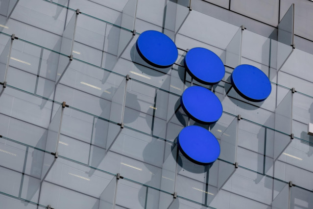 Archivo - Detalle del logotipo de la fachada de la sede de Telefónica, a 6 de marzo de 2023, en Madrid (España). Telefónica es la cuarta compañía de telecomunicaciones más importante de Europa y la decimotercera a nivel mundial.?? Telefónica ha registrado