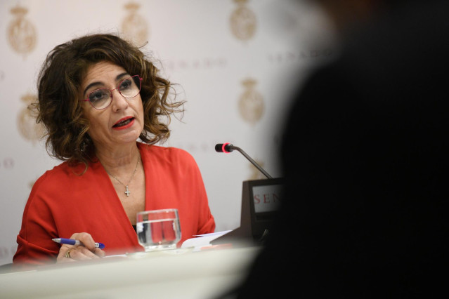 La vicepresidenta primera del Gobierno y ministra de Hacienda, María Jesús Montero, durante la Comisión de Hacienda en el Senado, a 7 de marzo de 2024, en Madrid (España).