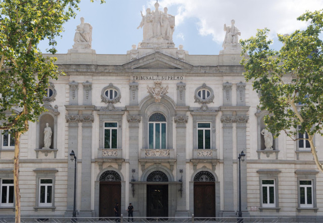 Archivo - Foto de archivo de la fachada del Tribunal Supremo.