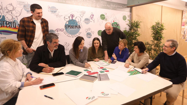 Reunión de miembros del GBB del PNV y candidatos a las elecciones del 21A, con el presidente de los jeltzales en Gipuzkoa, Joseba Egibar