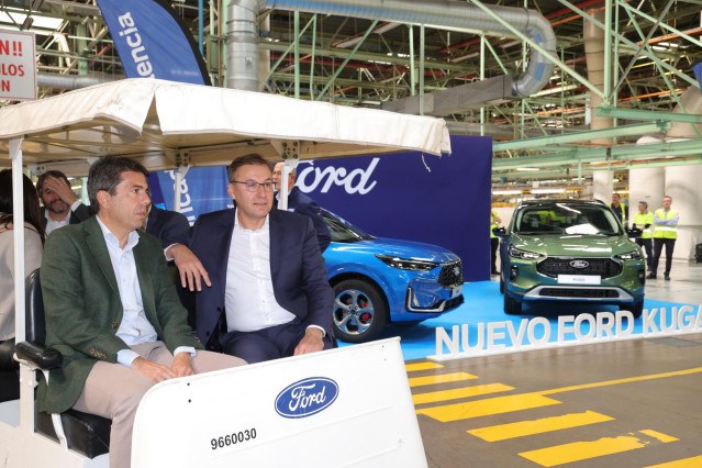 El presidente de la Generalitat, Carlos Mazón, en la fábrica de Ford Almussafes