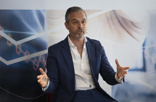 Archivo - El vicesecretario de Economía del PP, Juan Bravo (c), durante su participación en un encuentro económico de Europa Press Andalucía. A 18 de julio del 2023 en Sevilla (Andalucía, España). el vicesecretario de Economía del PP, Juan Bravo, particip