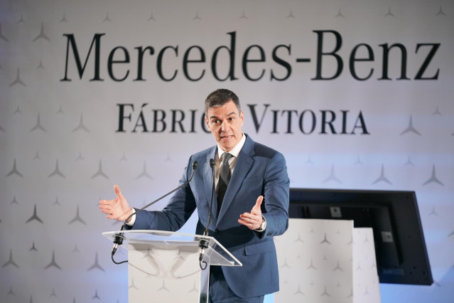 El presidente del Gobierno, Pedro Sánchez, interviene durante su visita a la planta de Mercedes Vitoria, a 25 de marzo de 2024, en Vitoria-Gasteiz, Álava, País Vasco (España).