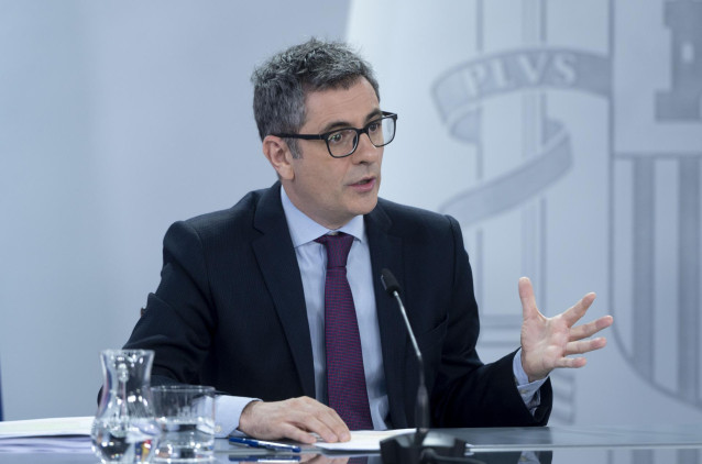 El ministro de la Presidencia, Justicia y Relaciones con las Cortes, Félix Bolaños, durante una rueda de prensa posterior a la reunión del Consejo de Ministros, en el Complejo de la Moncloa, a 26 de marzo de 2024, en Madrid (España).
