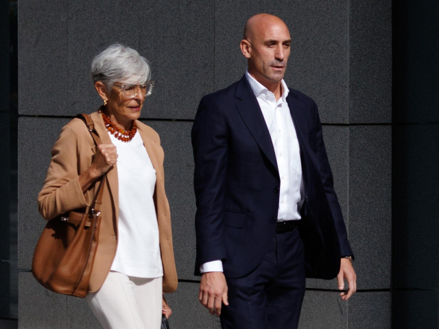 Archivo - El expresidente de la Real Federación Española de Fútbol (RFEF), Luis Rubiales y su abogada, Olga Tubau, a su llegada a declarar en la Audiencia Nacional