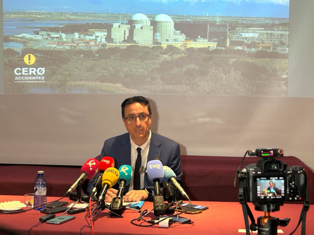 El director de la Central Nuclear de Almaraz, Rafael Campos, en rueda de prensa para informar de los resultados de 2023