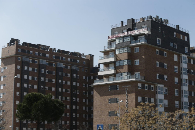 Archivo - Bloque de edificios.