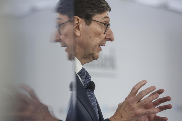 Archivo - El presidente de CaixaBank, José Ignacio Goirigolzarri, presenta los resultados de CaixaBank correspondientes al ejercicio de 2023, a 2 de febrero de 2024, en Valencia, Comunidad Valenciana (España).