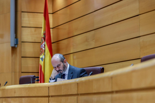El presidente del Senado, Pedro Rollán, durante una sesión de control al Gobierno, en el Senado, a 2 de abril de 2024, en Madrid (España). La prórroga de los presupuestos de 2023 para todo el año 2024 ha centrado el debate en la sesión de control al Gobie