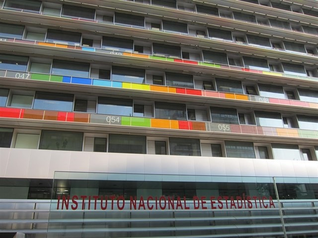 Archivo - Fachada del Instituto Nacional de Estadística