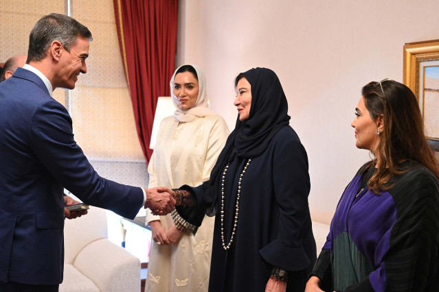 El presidente del Gobierno, Pedro Sánchez, mantiene un encuentro con mujeres relevantes de Catar en el hotel Sheraton Doha, a 3 de abril de 2024, en Doha (Catar).